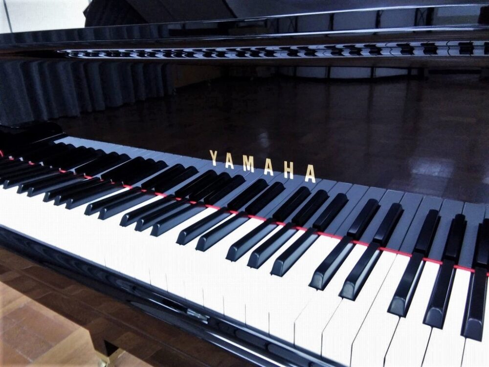 Used piano GB1K brand mark