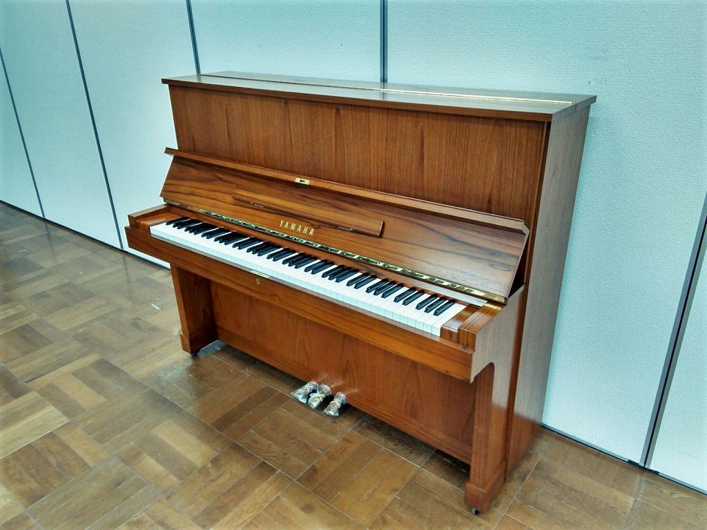 Used piano W103B overall picture